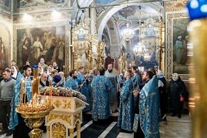 Всенощное бдение в канун праздника Введения во храм Пресвятой Богородицы в Троицком кафедральном соборе