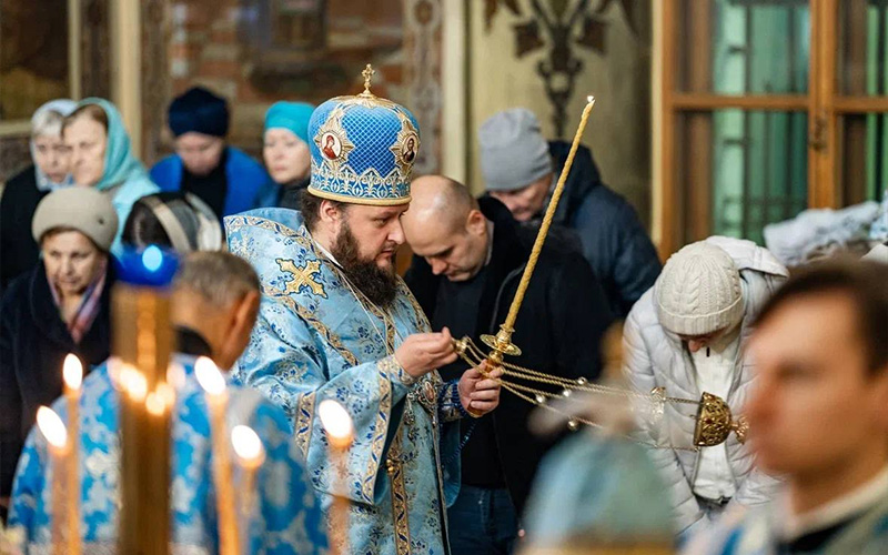 Всенощное бдение в канун праздника Введения во храм Пресвятой Богородицы в Троицком кафедральном соборе