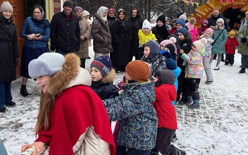 Рождественские гулянья в Георгиевском храме города Видное